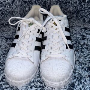 Women’s Adidas SUPERSTAR